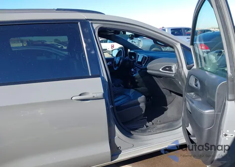 2021 Chrysler Pacifica Touring L Awd z USA, uszkodzony, nr VIN 2C4RC3BG9MR525564